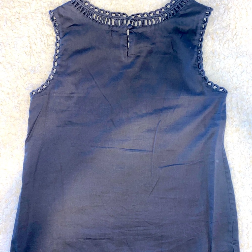 CLASSY COTTON TANK WITH LOOPY ACCENTS AT NECK AND ARMS. - Picture 2 of 4